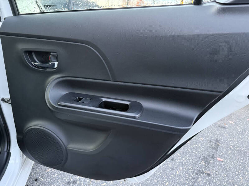 2016 Toyota Prius c Three