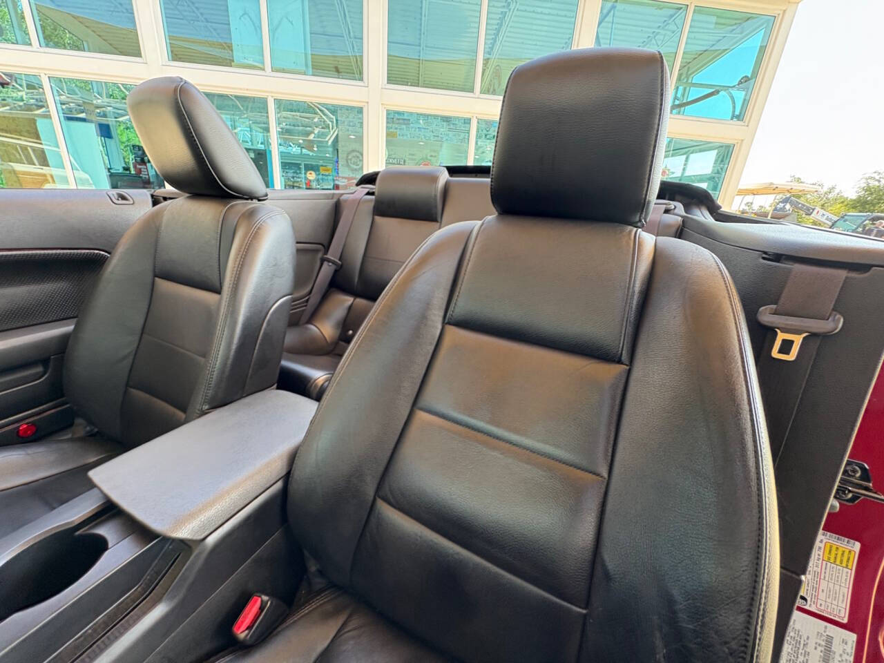 2006 Ford Mustang 33