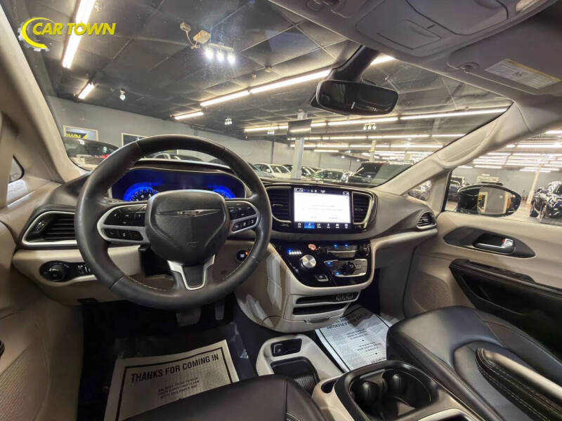 2024 Chrysler Pacifica Touring L