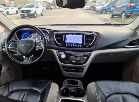 2017 Chrysler Pacifica Touring-L Plus