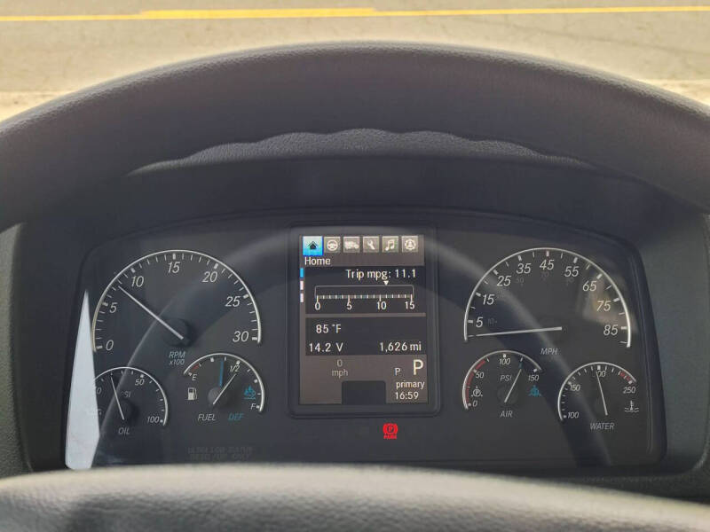 2025 Freightliner M2 106