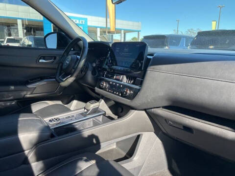 2024 Nissan Pathfinder SL