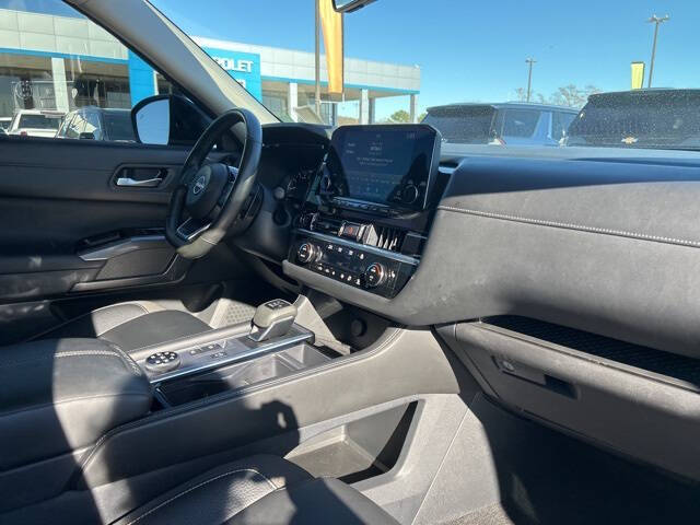 2024 Nissan Pathfinder SL