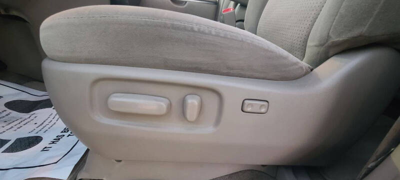 2010 Toyota Sienna LE 7-Passenger