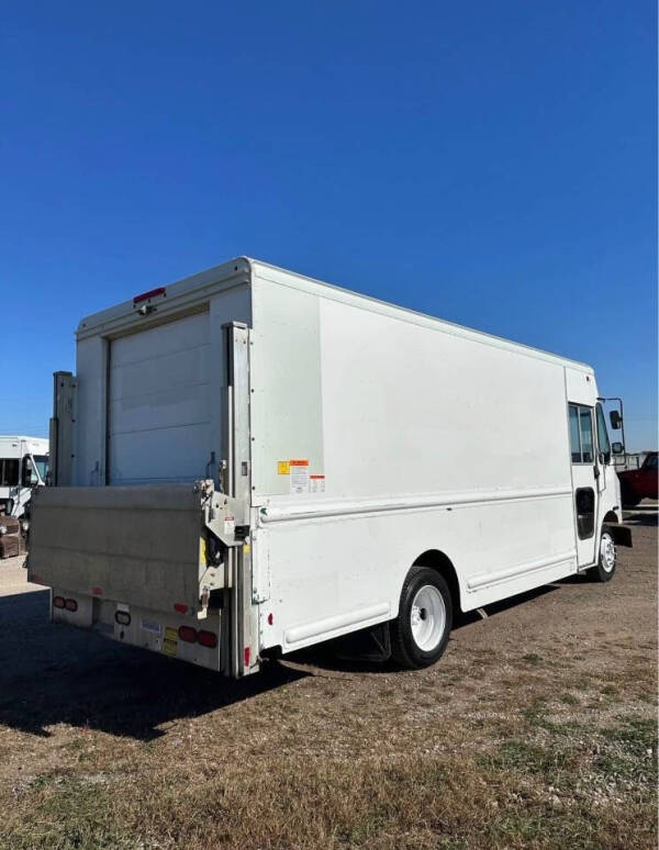 2010 Freightliner MT45 Chassis