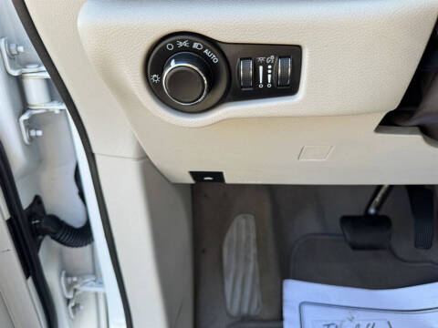 2021 Chrysler Voyager LX