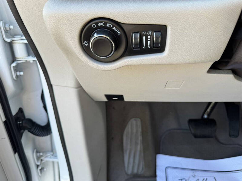 2021 Chrysler Voyager LX