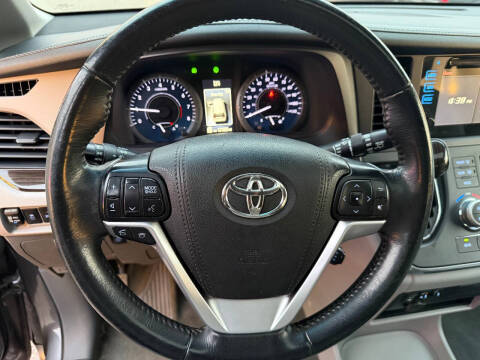 2017 Toyota Sienna XLE Premium 7-Passenger