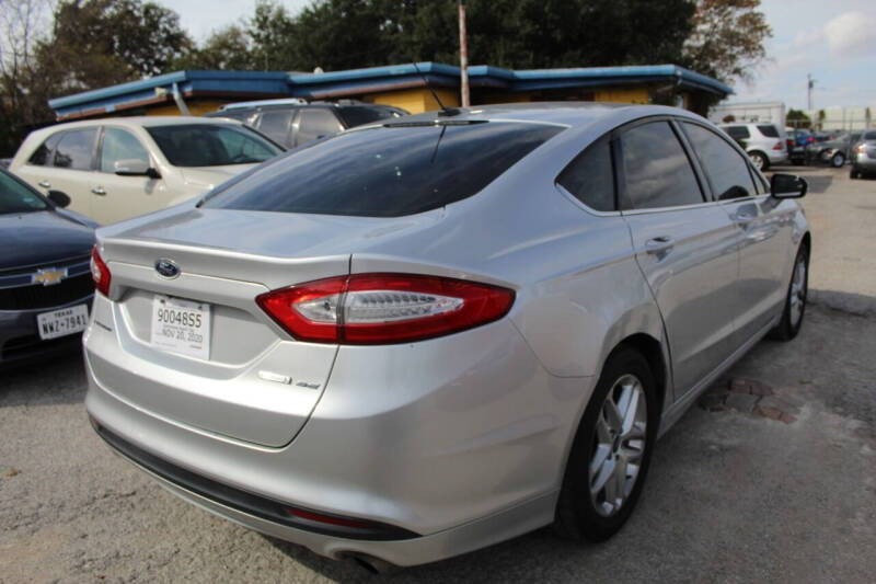 2013 Ford Fusion SE photo 6