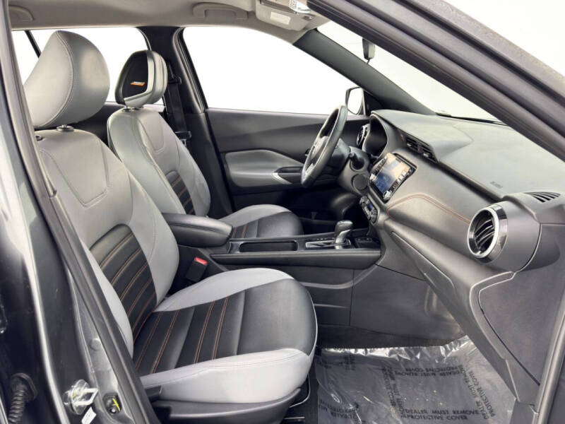 2023 Nissan Kicks SR