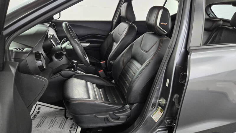 2020 Nissan Kicks SR