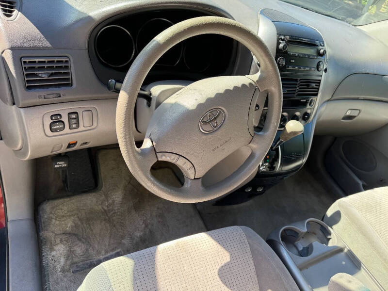 2008 Toyota Sienna LE photo 26