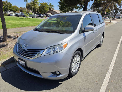 2016 Toyota Sienna XLE 8-Passenger