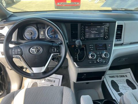 2018 Toyota Sienna LE 8-Passenger