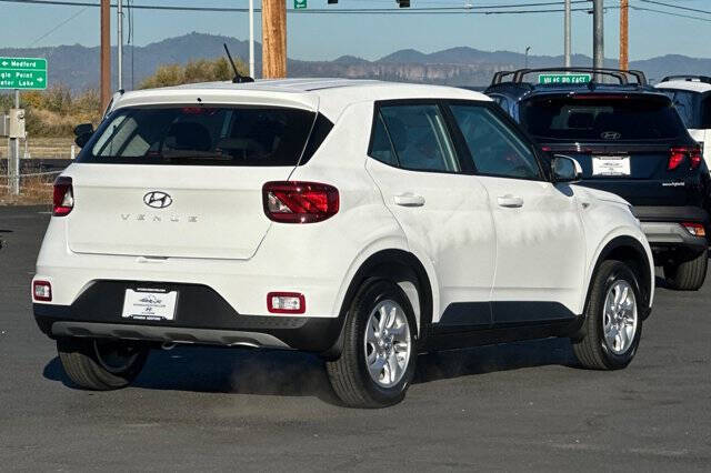 2026 Hyundai Venue SE