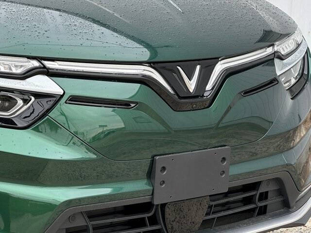 2025 VinFast VF8 Plus