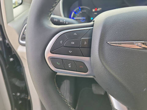 2024 Chrysler Pacifica Plug-In Hybrid Select