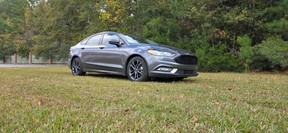 2018 Ford Fusion Hybrid SE's photo