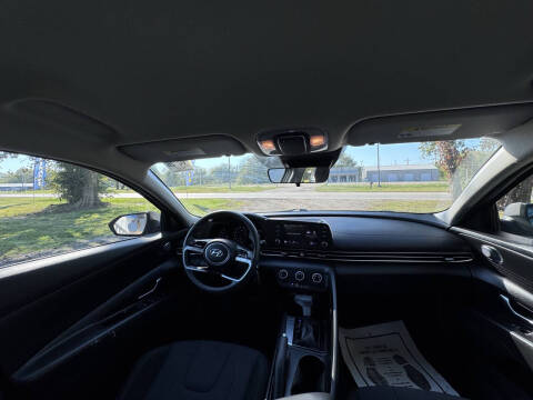 2023 Hyundai Elantra SE