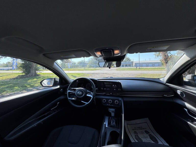 2023 Hyundai Elantra SE