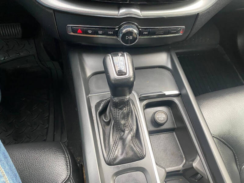 2018 Volvo XC60 T5 Momentum