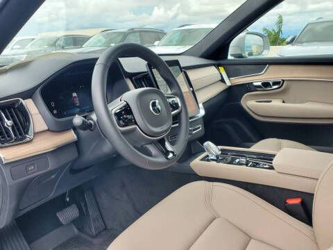 2025 Volvo XC90 B6 Core Bright Theme