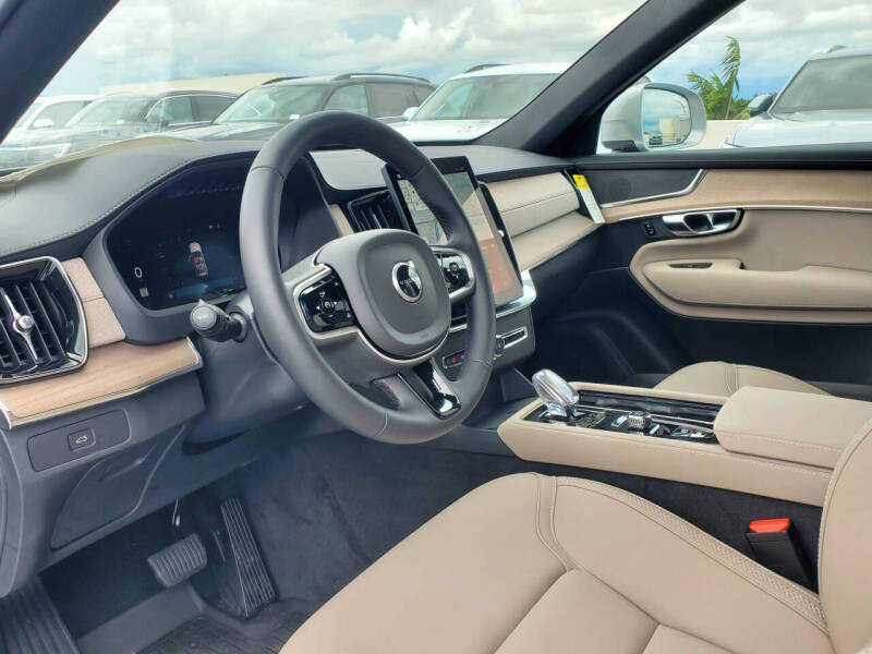 2025 Volvo XC90 B6 Core Bright Theme