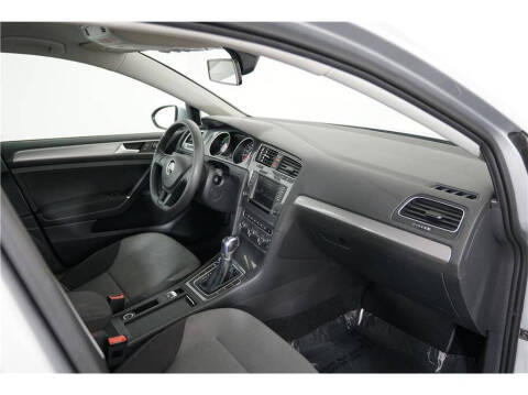 2016 Volkswagen e-Golf SE