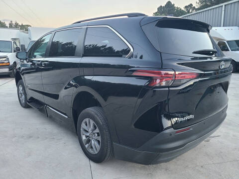 2022 Toyota Sienna XLE 8-Passenger