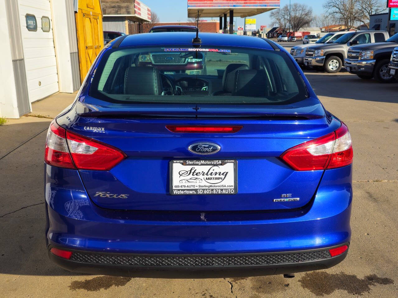 2013 Ford Focus SE 4dr Sedan - Blue exterior view 11