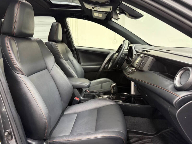 2017 Toyota RAV4 Hybrid SE