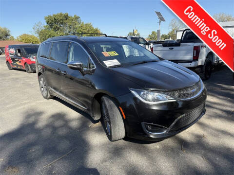 2019 Chrysler Pacifica for sale at INDY AUTO MAN in Indianapolis IN