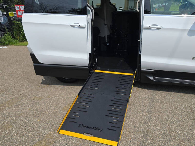 2024 Chrysler Voyager LX