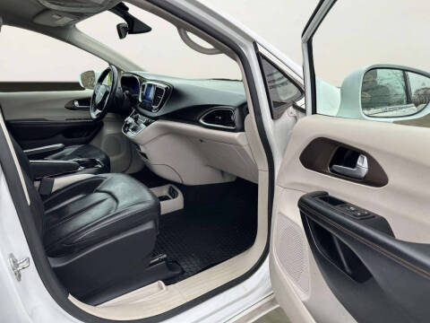 2017 Chrysler Pacifica Touring Plus