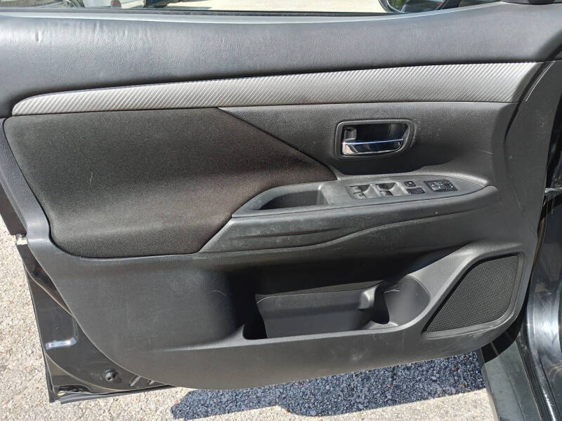 2016 Mitsubishi Outlander ES