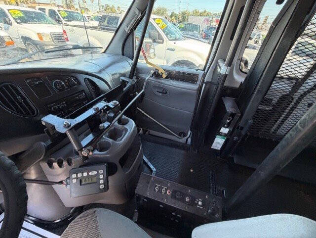 2001 Ford E-Series E-350 SD