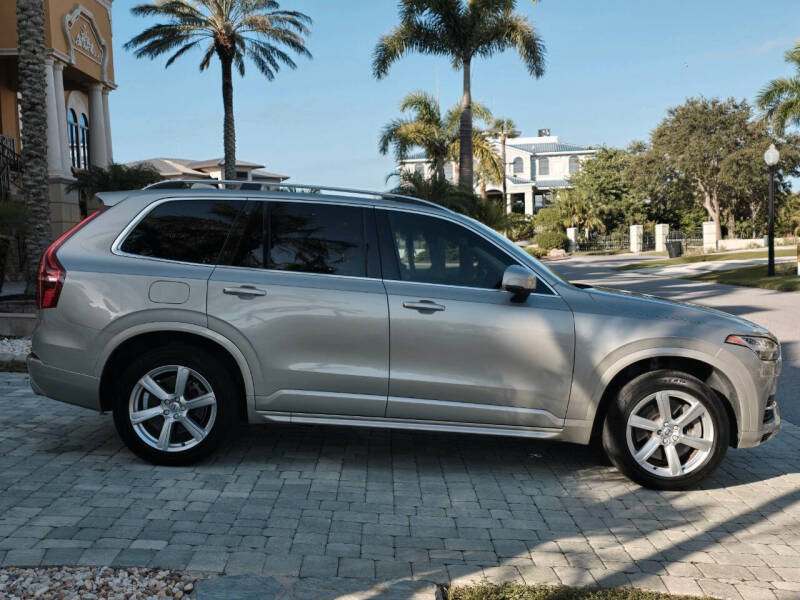 2016 Volvo XC90 T8 eAWD Momentum