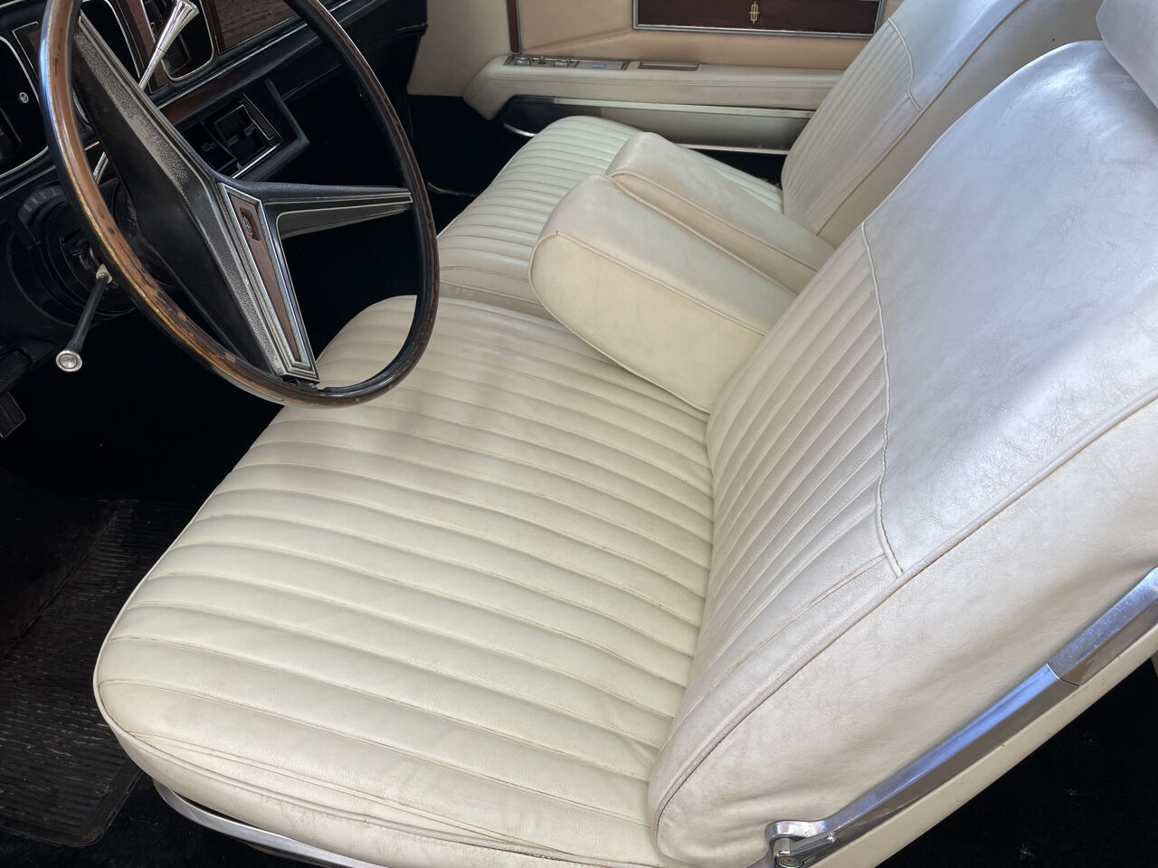 1970 Lincoln Mark III 16