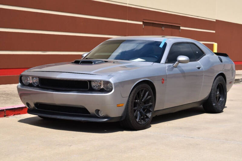 2014 Dodge Challenger R/T's photo