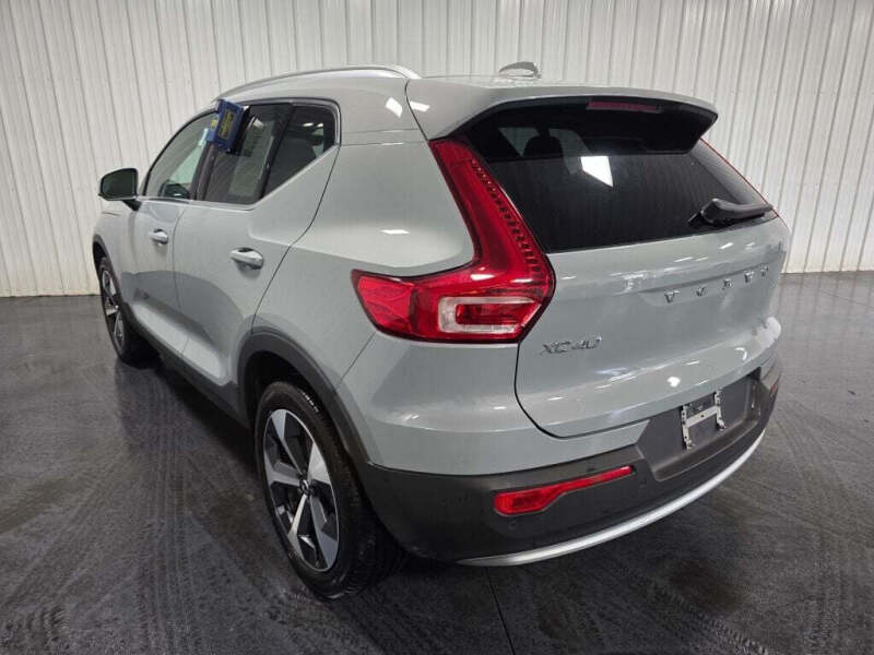 2024 Volvo XC40 B5 Plus Bright Theme