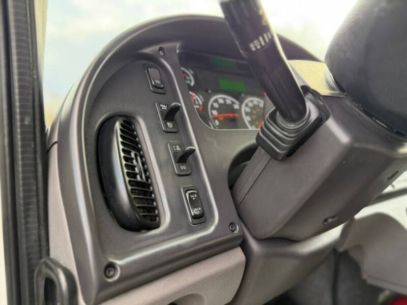 2020 Freightliner M2 106