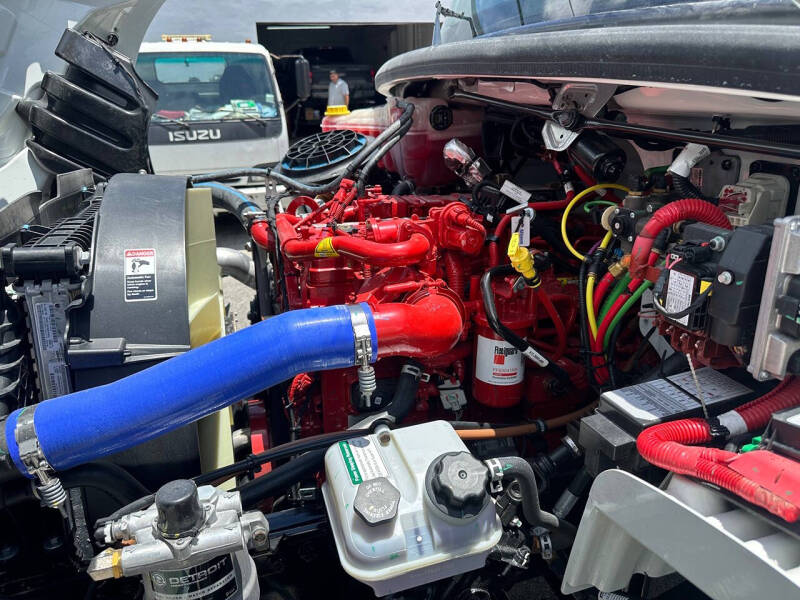 2025 Freightliner M2 106