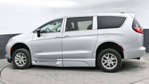 2024 Chrysler Voyager LX