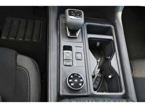 2025 Nissan Pathfinder S