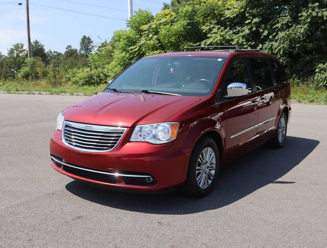 2013 Chrysler Town and Country for sale at Modern Automotive Group LLC in Lafayette, TN