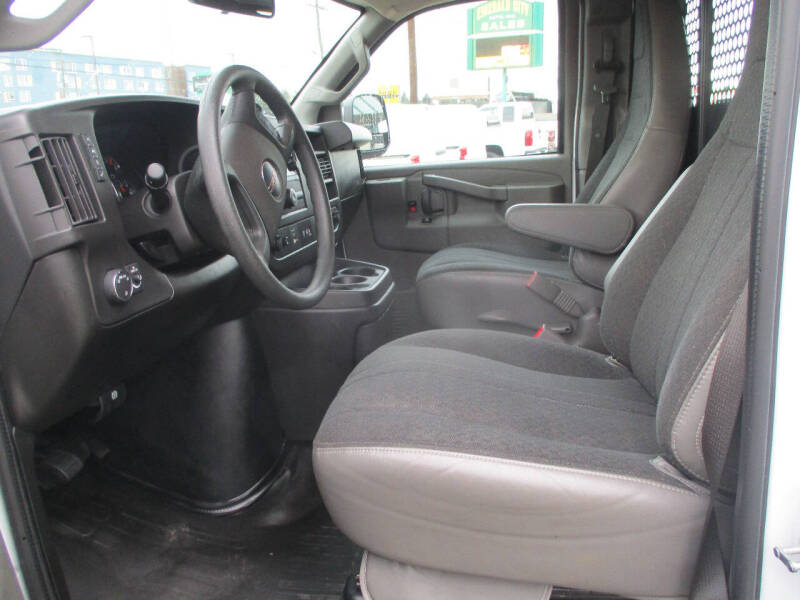 2022 GMC Savana 2500