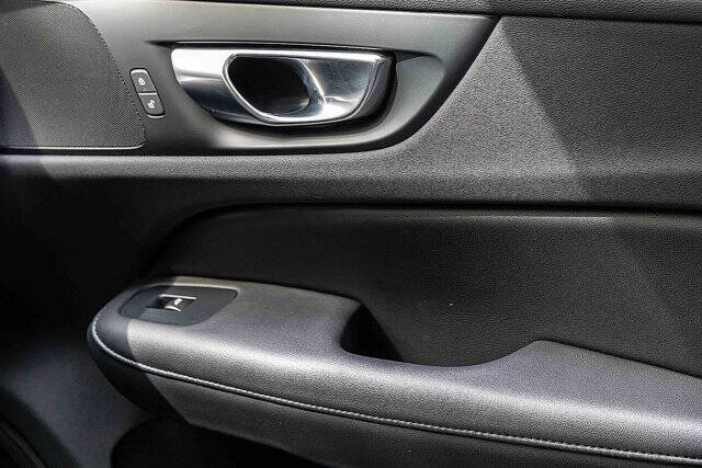 2024 Volvo S60 B5 Plus Dark Theme