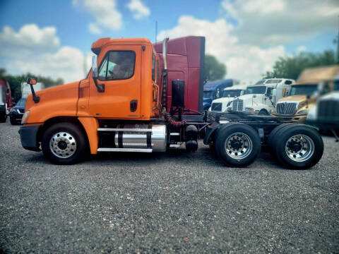 2012 Freightliner Cascadia Day Cab