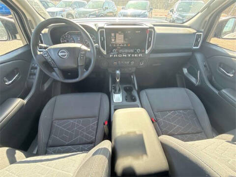 2025 Nissan Frontier SV