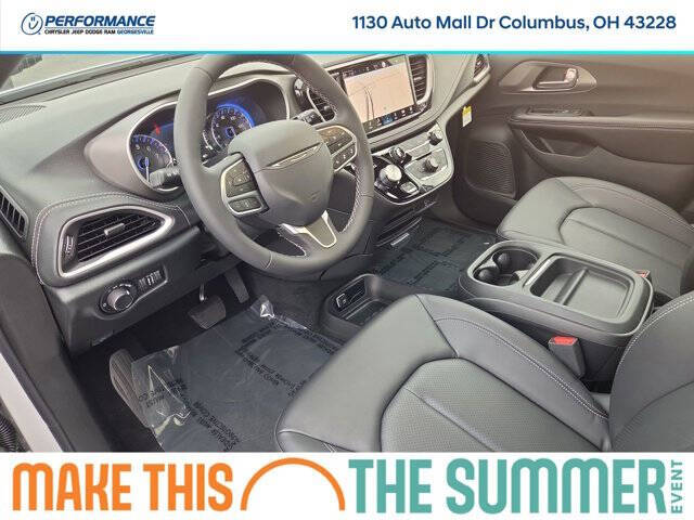 2027 Chrysler Pacifica Select